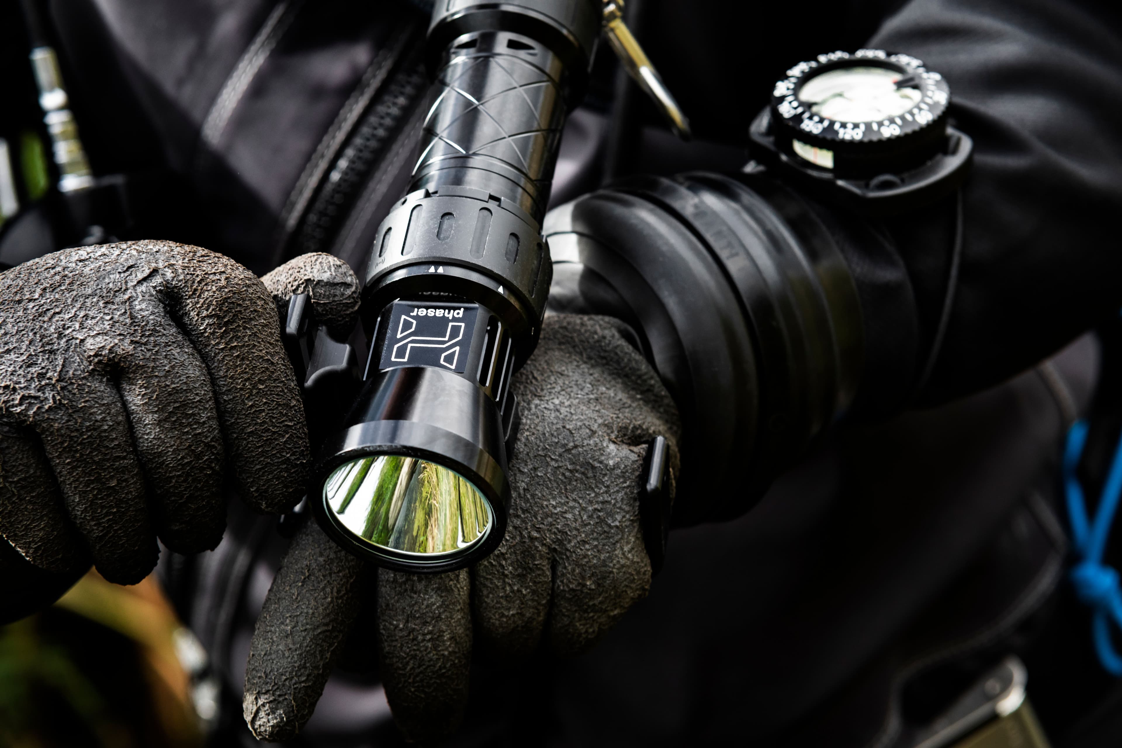 Halcyon Phaser Light on a diver's hand